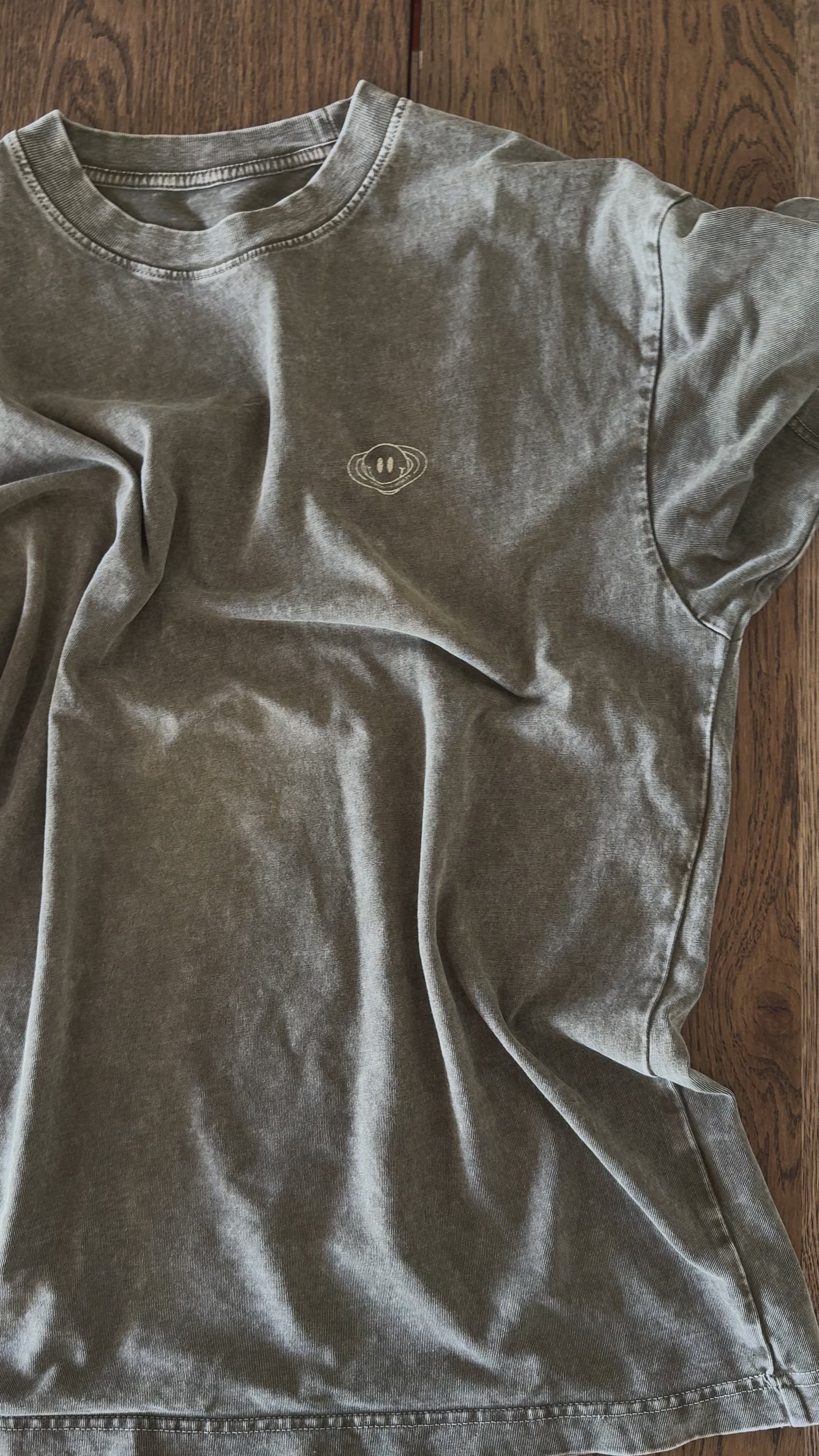 Camiseta Somos Increibles, flat lay textura y estampado