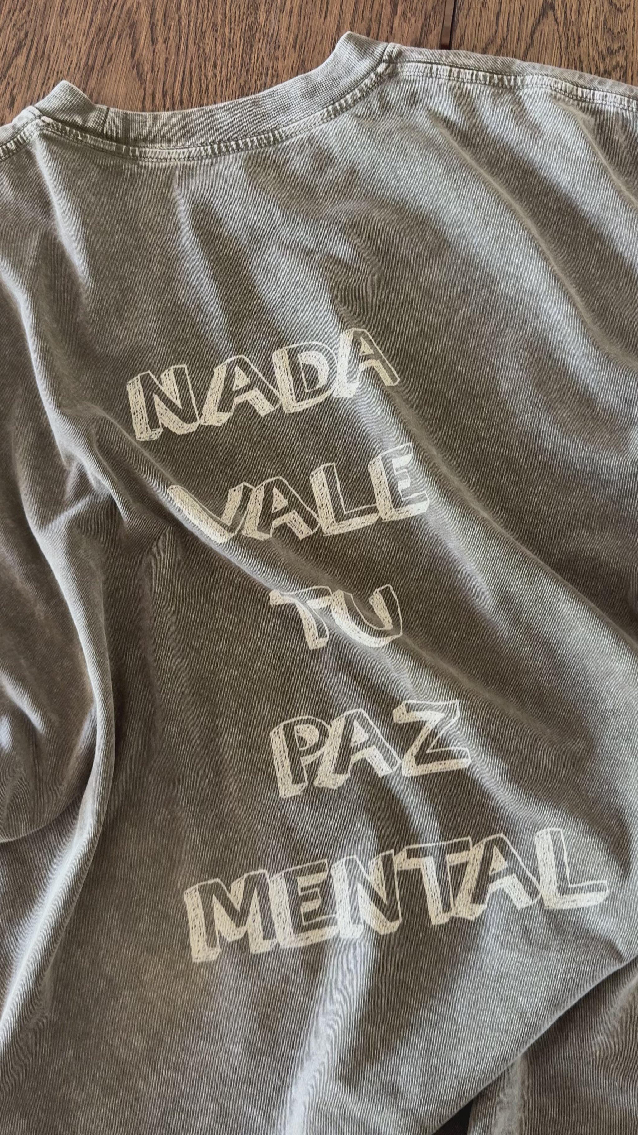 Camiseta Somos Increibles, flat lay textura y estampado